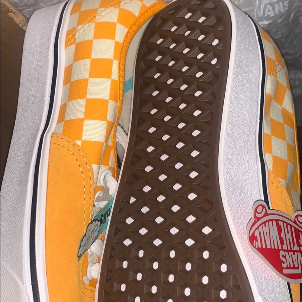 >Ⓜ️COMFYCUSH  AUTHENTIC CHECKER ZINNIA(YELLOW) WHITE CANVAS SUEDE BRAND NEW VANS - Picture 5 of 13